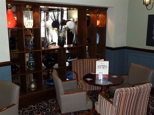 فندق The Queens , Q Bar & Bistro