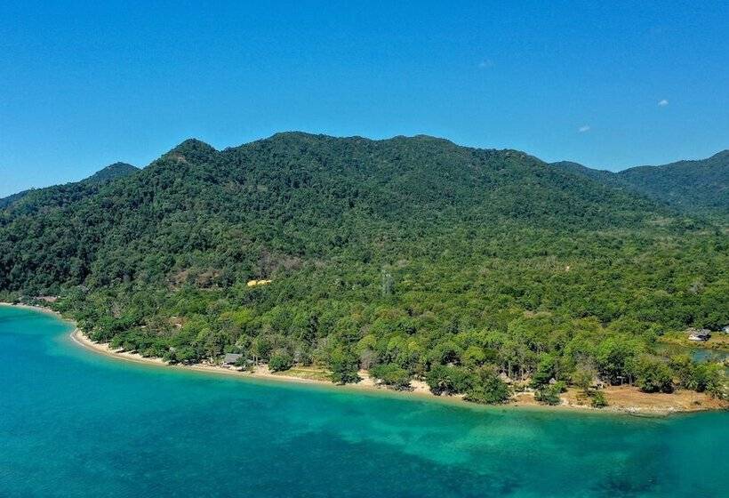 The Tropical Beach Resort