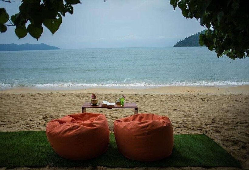 The Tropical Beach Resort