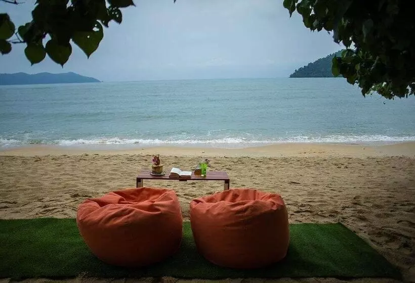 The Tropical Beach Resort