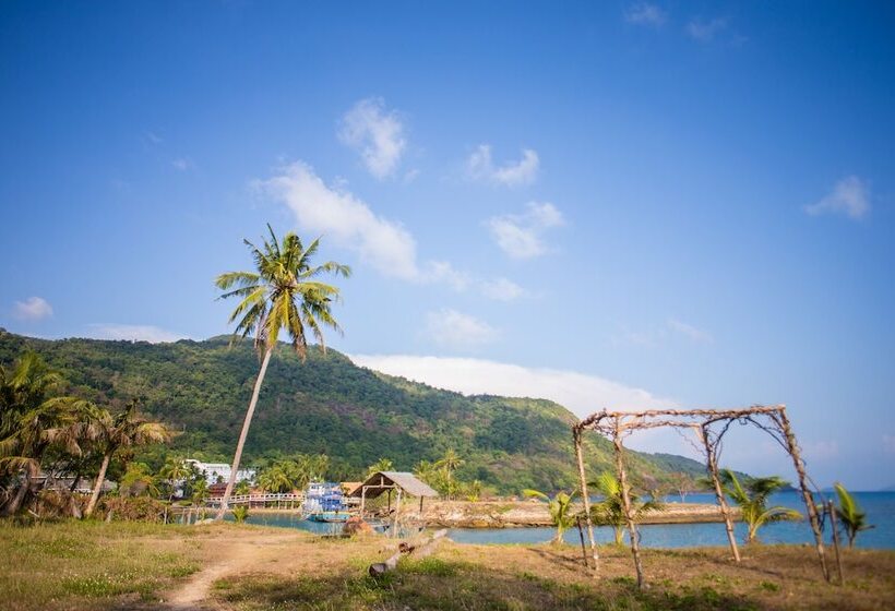 The Tropical Beach Resort