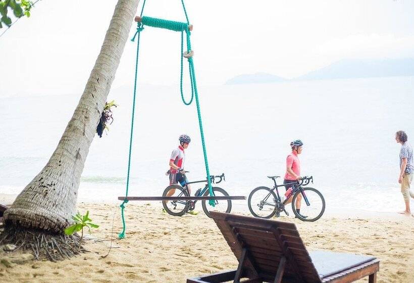 The Tropical Beach Resort