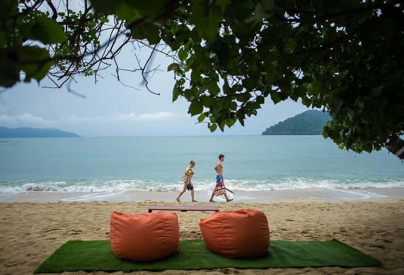 The Tropical Beach Resort