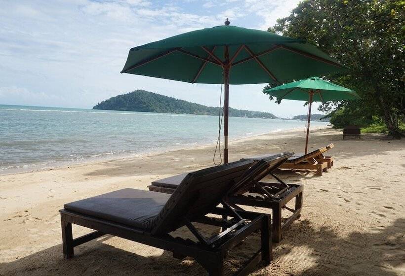 The Tropical Beach Resort