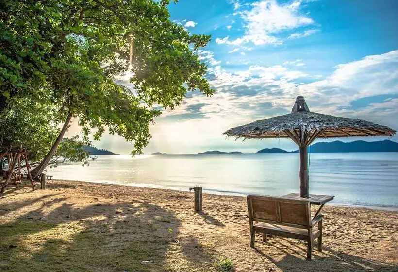 The Tropical Beach Resort