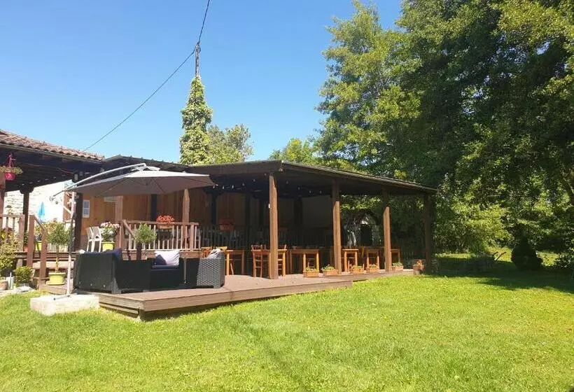 ベッドアンドブレックファースト La Charrue