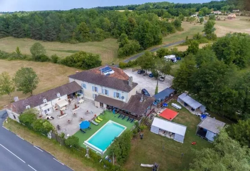 ベッドアンドブレックファースト La Charrue