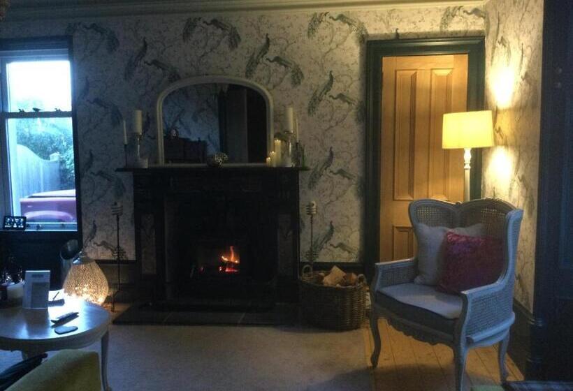 צימר Nether Dallachy Farmhouse