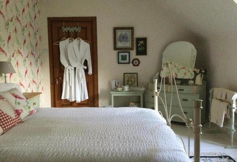 צימר Nether Dallachy Farmhouse