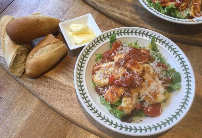 צימר Nether Dallachy Farmhouse