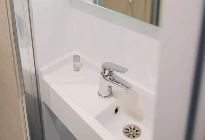 Hotelli Kyriad Direct Narbonne Sud