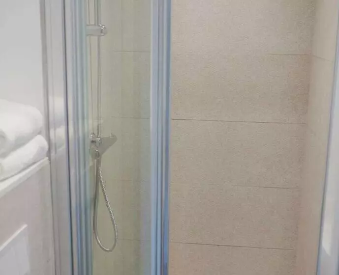 Hotelli Kyriad Direct Narbonne Sud