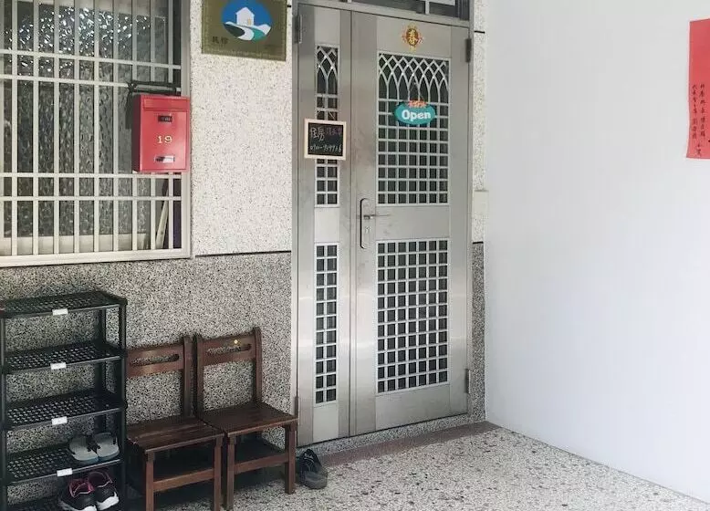 هتل 枋寮枋居背包客棧fang Ju Backpackers