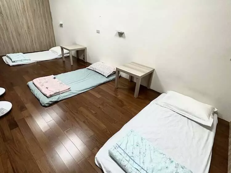 هتل 枋寮枋居背包客棧fang Ju Backpackers