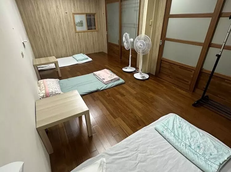 هتل 枋寮枋居背包客棧fang Ju Backpackers