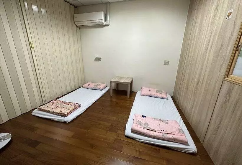 هتل 枋寮枋居背包客棧fang Ju Backpackers