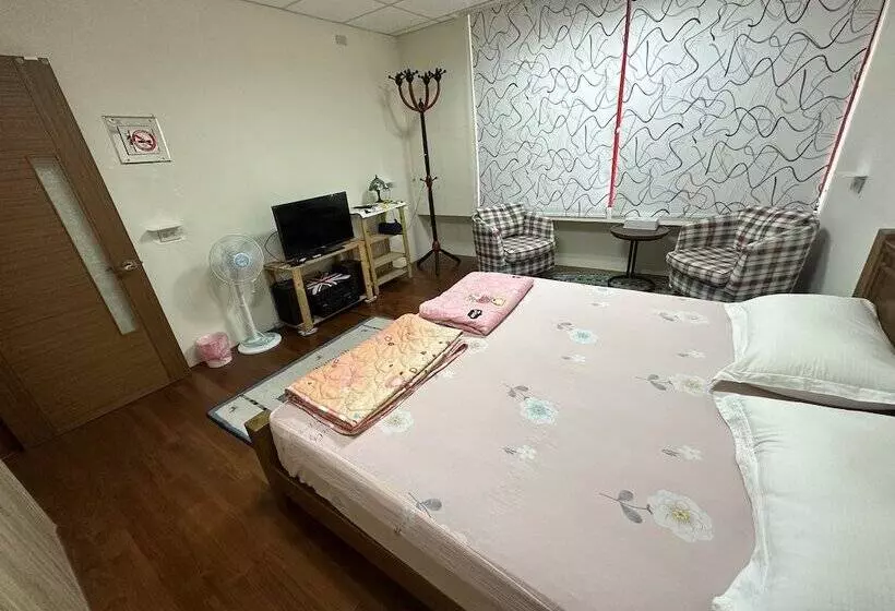 هتل 枋寮枋居背包客棧fang Ju Backpackers