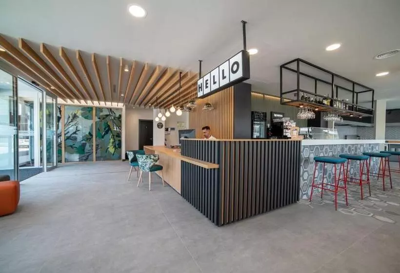 ホテル ibis Styles Santander