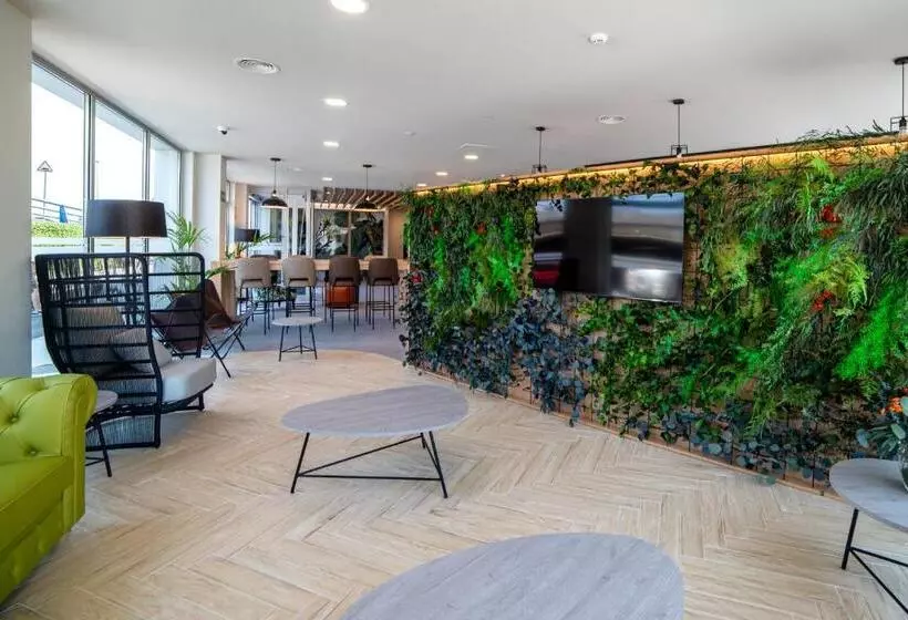 ホテル ibis Styles Santander