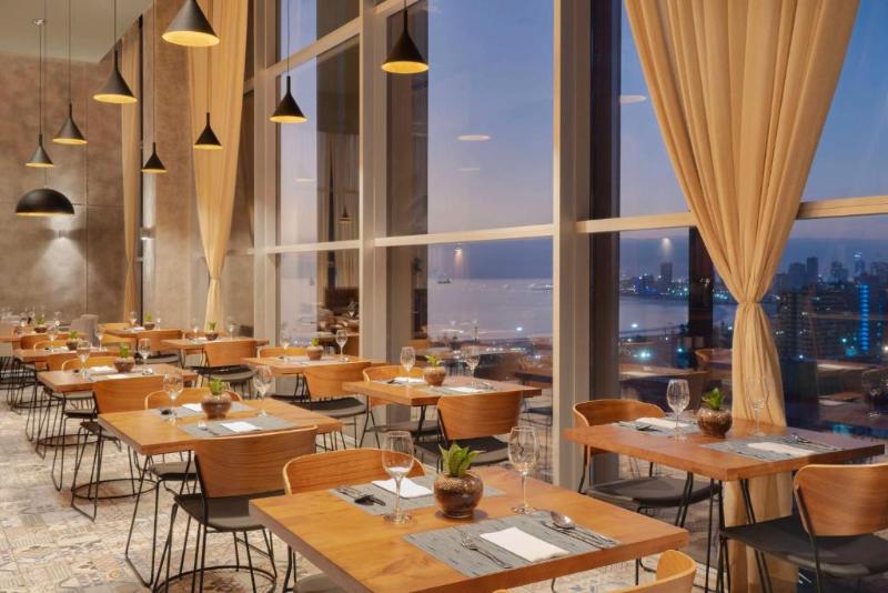 ホテル NH Iquique Pacifico