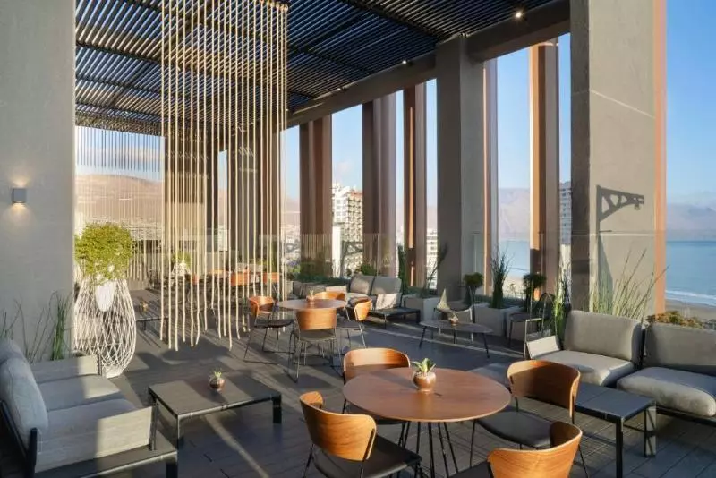 ホテル NH Iquique Pacifico