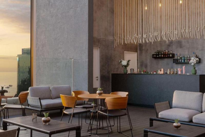 ホテル NH Iquique Pacifico