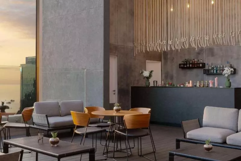 ホテル NH Iquique Pacifico