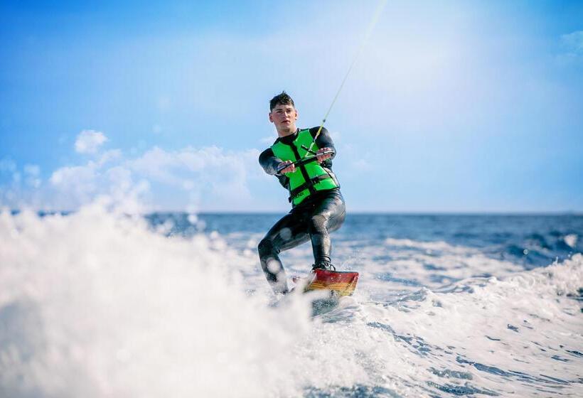 فندق Isla Brown Corinthia Resort & Spa, Curio Collection Hilton