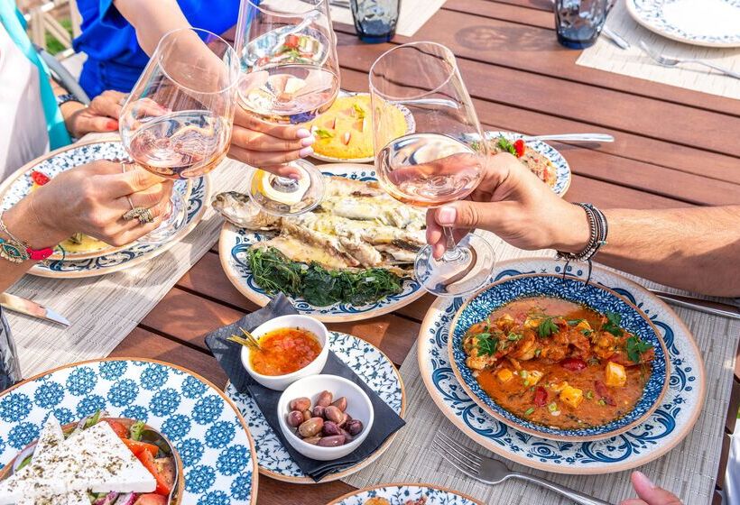 فندق Isla Brown Corinthia Resort & Spa, Curio Collection Hilton