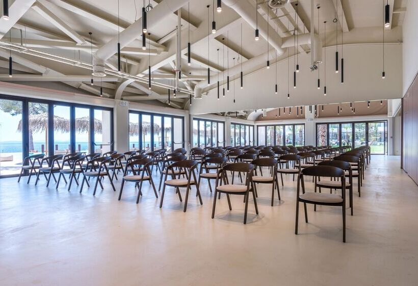 فندق Isla Brown Corinthia Resort & Spa, Curio Collection Hilton