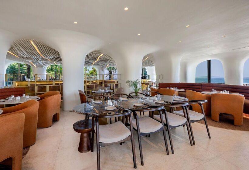 فندق Isla Brown Corinthia Resort & Spa, Curio Collection Hilton