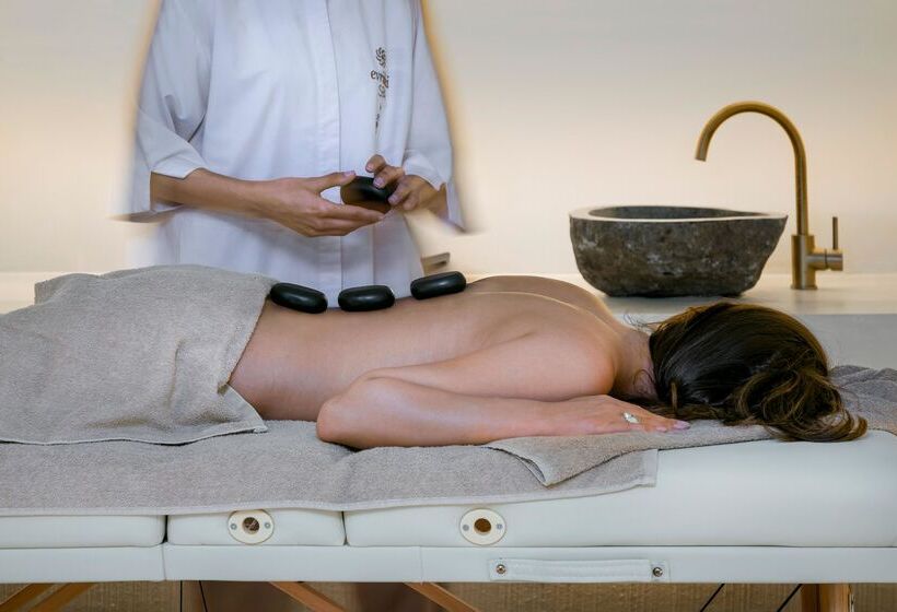 فندق Isla Brown Corinthia Resort & Spa, Curio Collection Hilton