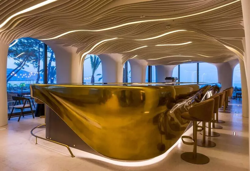 Hotelli Isla Brown Corinthia Resort & Spa, Curio Collection Hilton