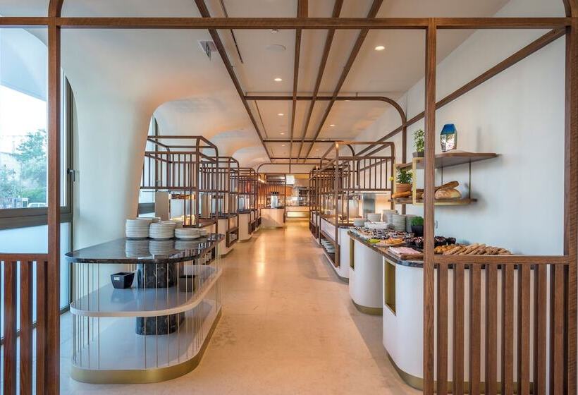 فندق Isla Brown Corinthia Resort & Spa, Curio Collection Hilton