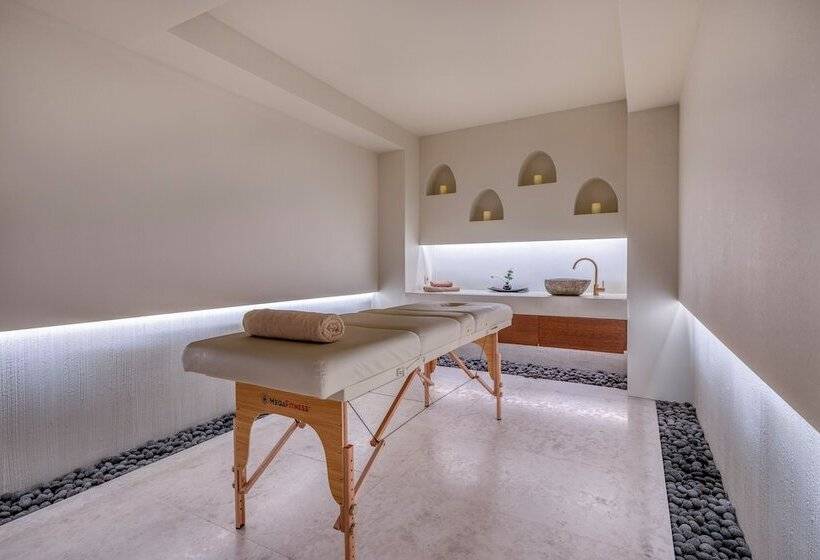 فندق Isla Brown Corinthia Resort & Spa, Curio Collection Hilton