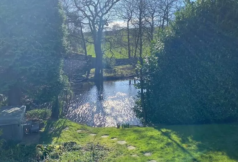 Beautiful Peak District Cottage With Hot Tub