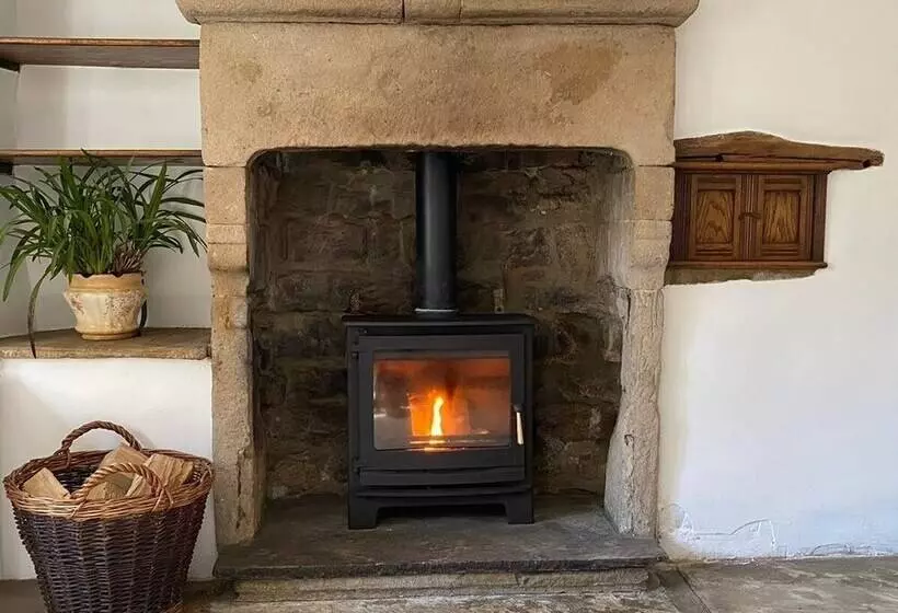 Beautiful Peak District Cottage With Hot Tub
