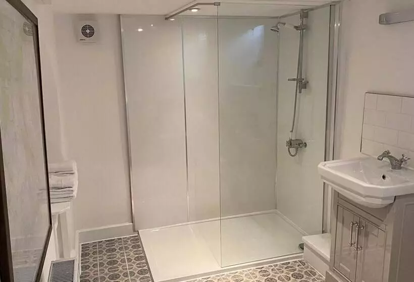 Beautiful Peak District Cottage With Hot Tub