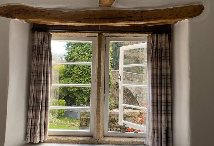 Beautiful Peak District Cottage With Hot Tub