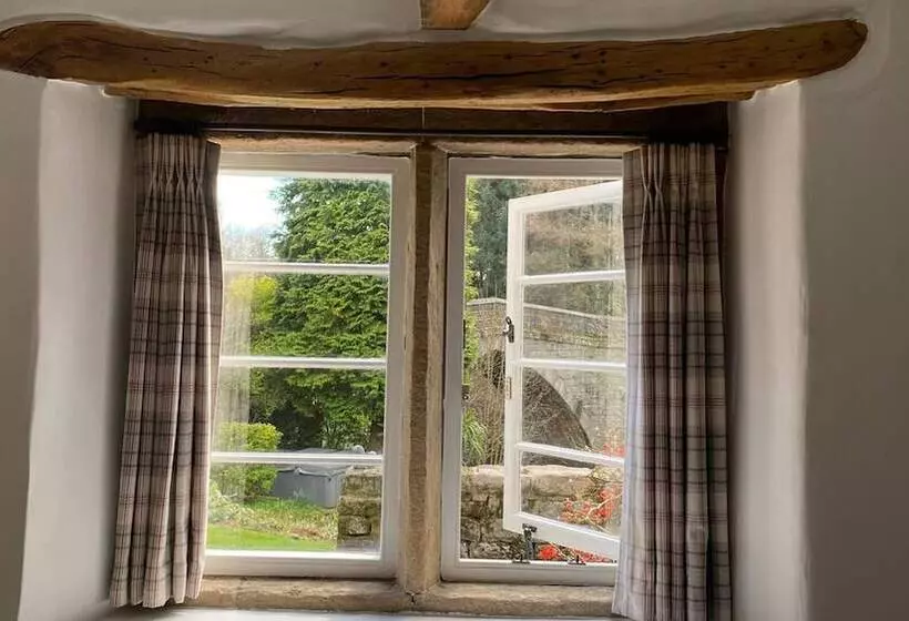 Beautiful Peak District Cottage With Hot Tub
