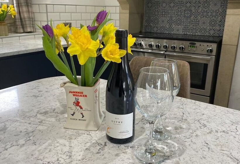 Beautiful Peak District Cottage With Hot Tub