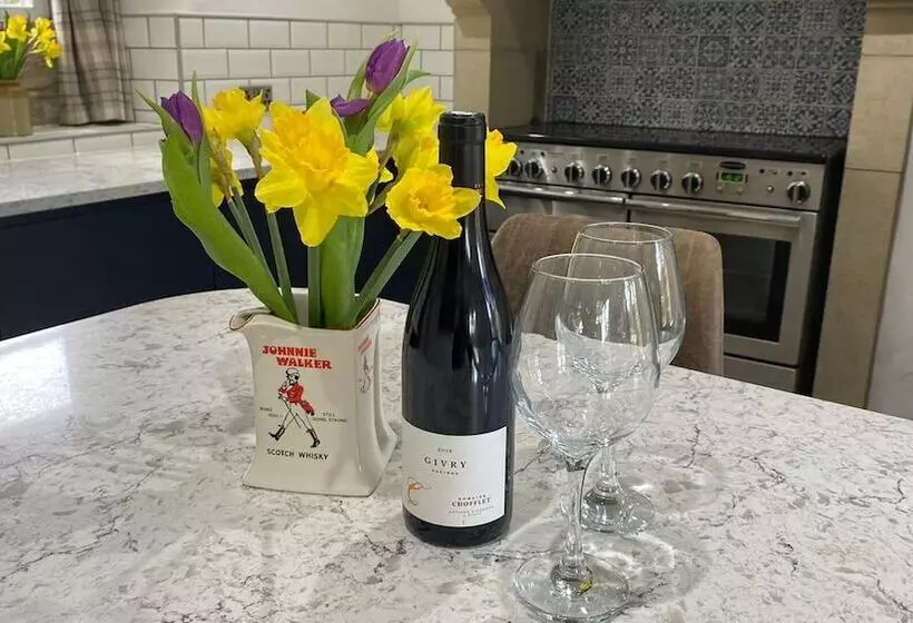 Beautiful Peak District Cottage With Hot Tub