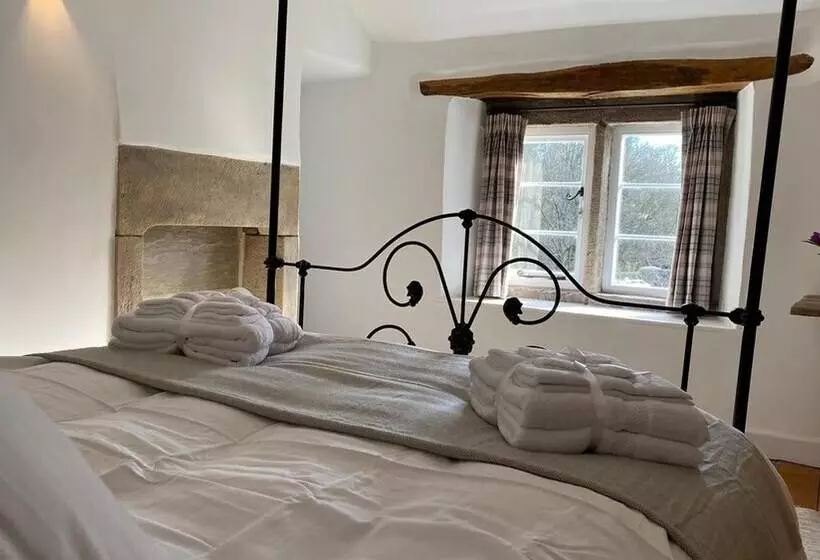 Beautiful Peak District Cottage With Hot Tub