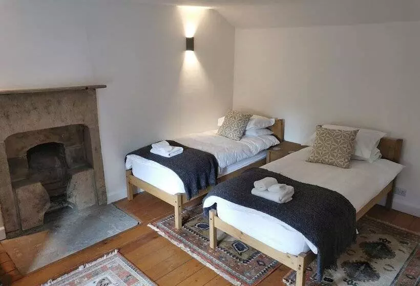 Beautiful Peak District Cottage With Hot Tub