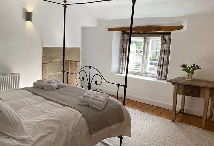 Beautiful Peak District Cottage With Hot Tub