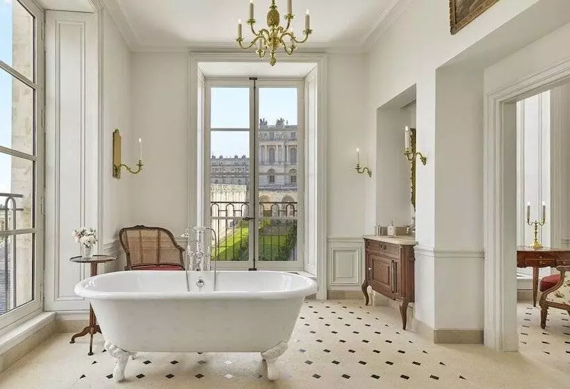 هتل Airelles Château De Versailles, Le Grand Contrôle