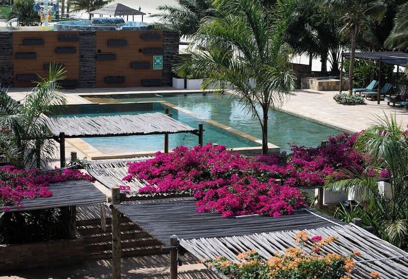 هتل Giraffe Beach