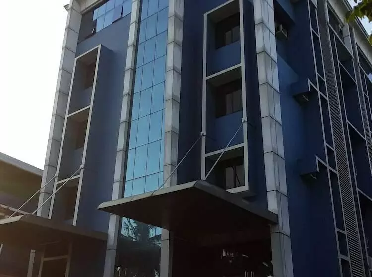 Hotelli Tri Star Residency Ernakulam