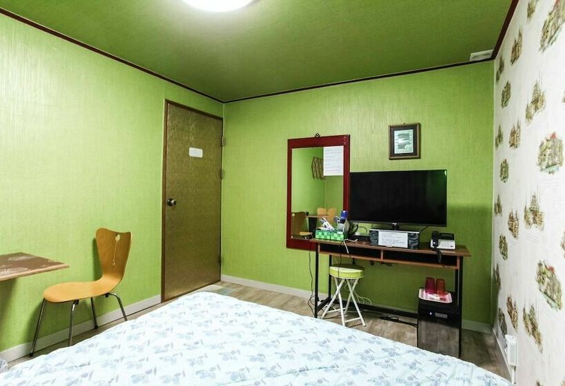 Jeju Donggung Motel