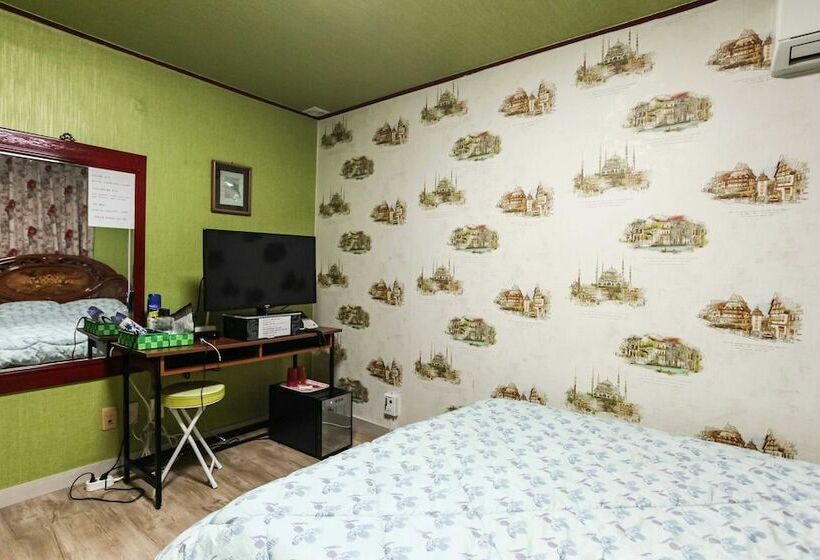 Jeju Donggung Motel